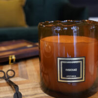 Bougie XXL Parfumée Insidiae - Boisé, Cyprès et Patchouli - Thumbnail Image 2