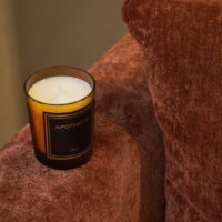Bougie parfumée AESTAS en verre ambré et étui noir - Thumbnail Image 3