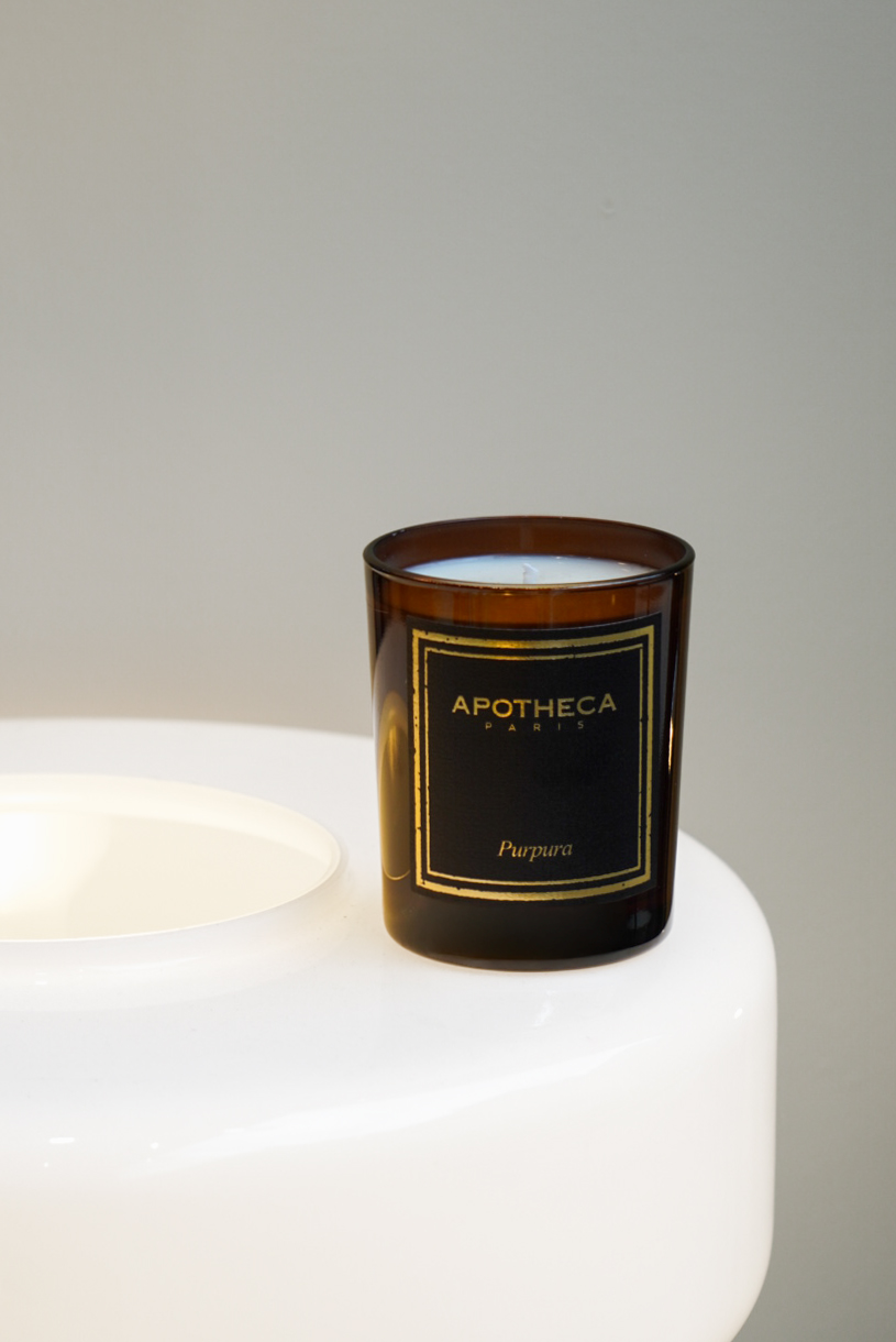 Bougie parfumée PURPURA en verre ambré et étui noir